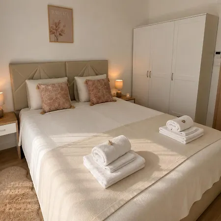 Mango 222 Luxory * Siófok